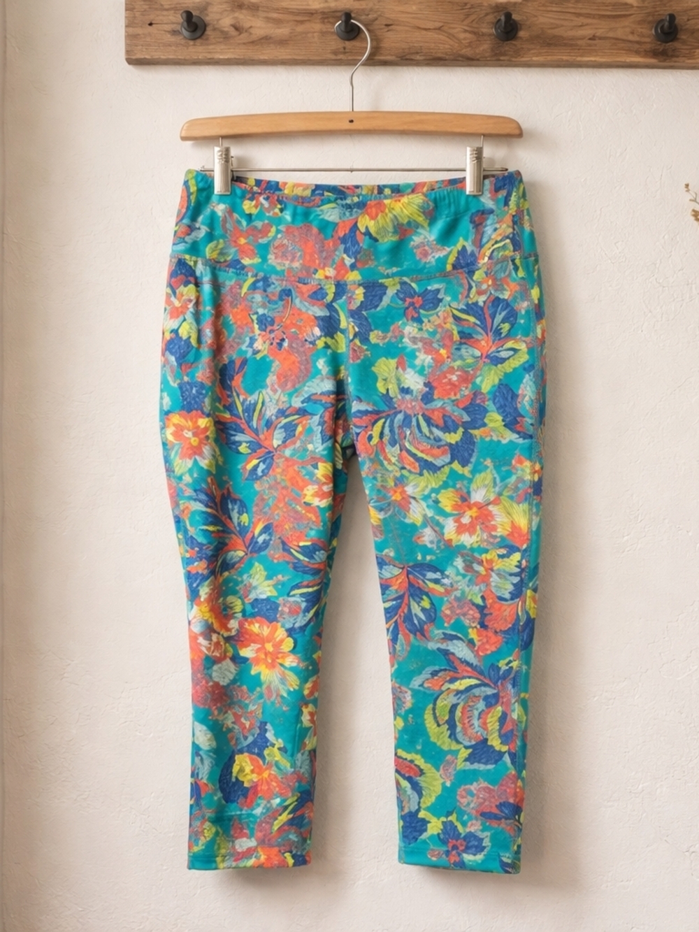 ZELOS Curvy Green Floral Capri Leggings